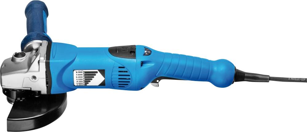 Ein blauer Winkelschleifer mit schwarzem Schleifaufsatz, seitlichem Griff und Netzkabel, auf weißem Hintergrund.