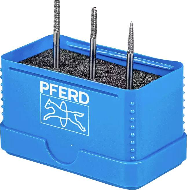 Blaue Box mit drei Metallbohrern, markiert mit 'PFERD'-Logo, zeigt Werkzeugeinsatz.