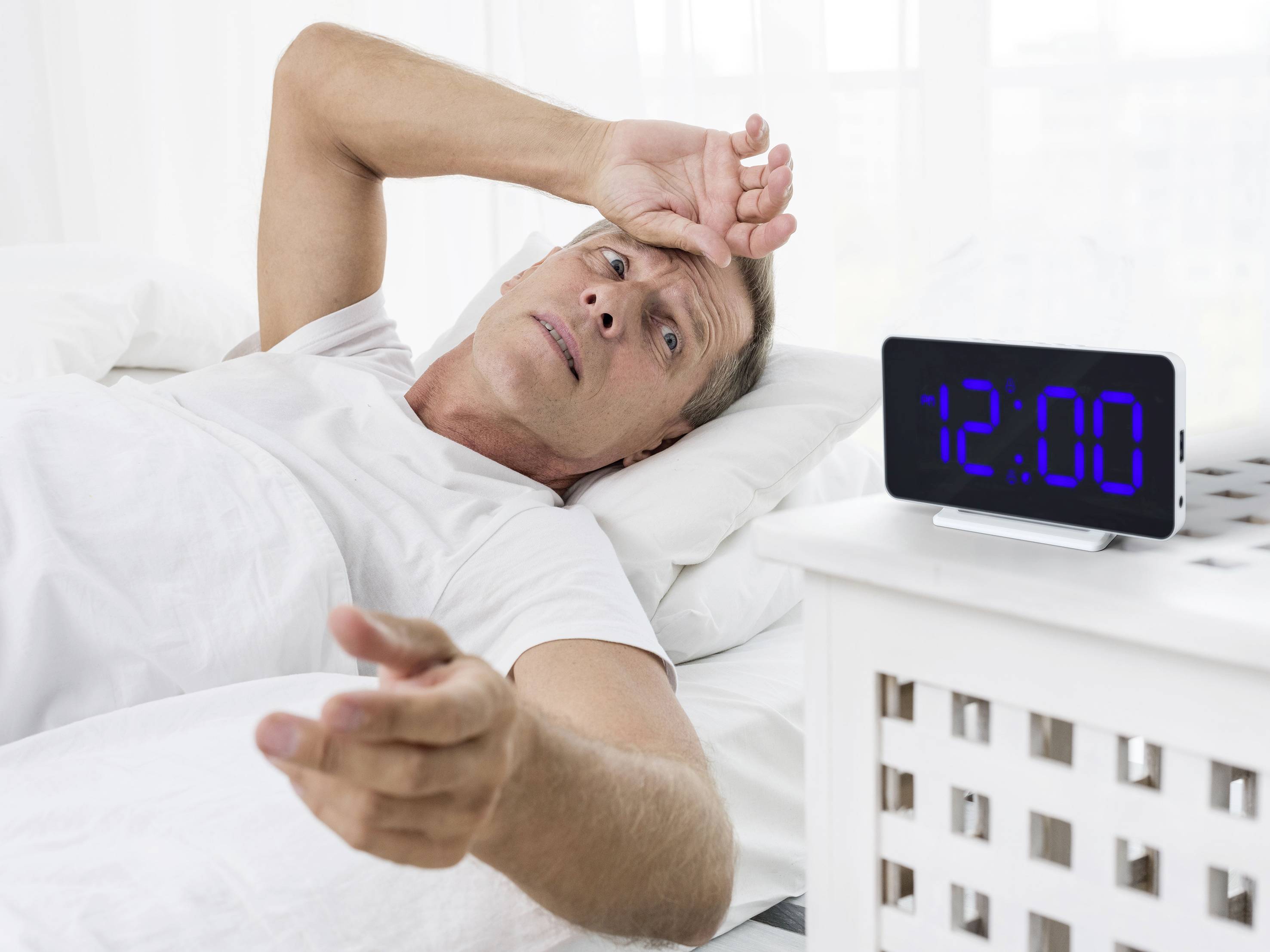 Caliber HCG021 Elektronik Wecker Weiß USB Anschluss, Großes Display