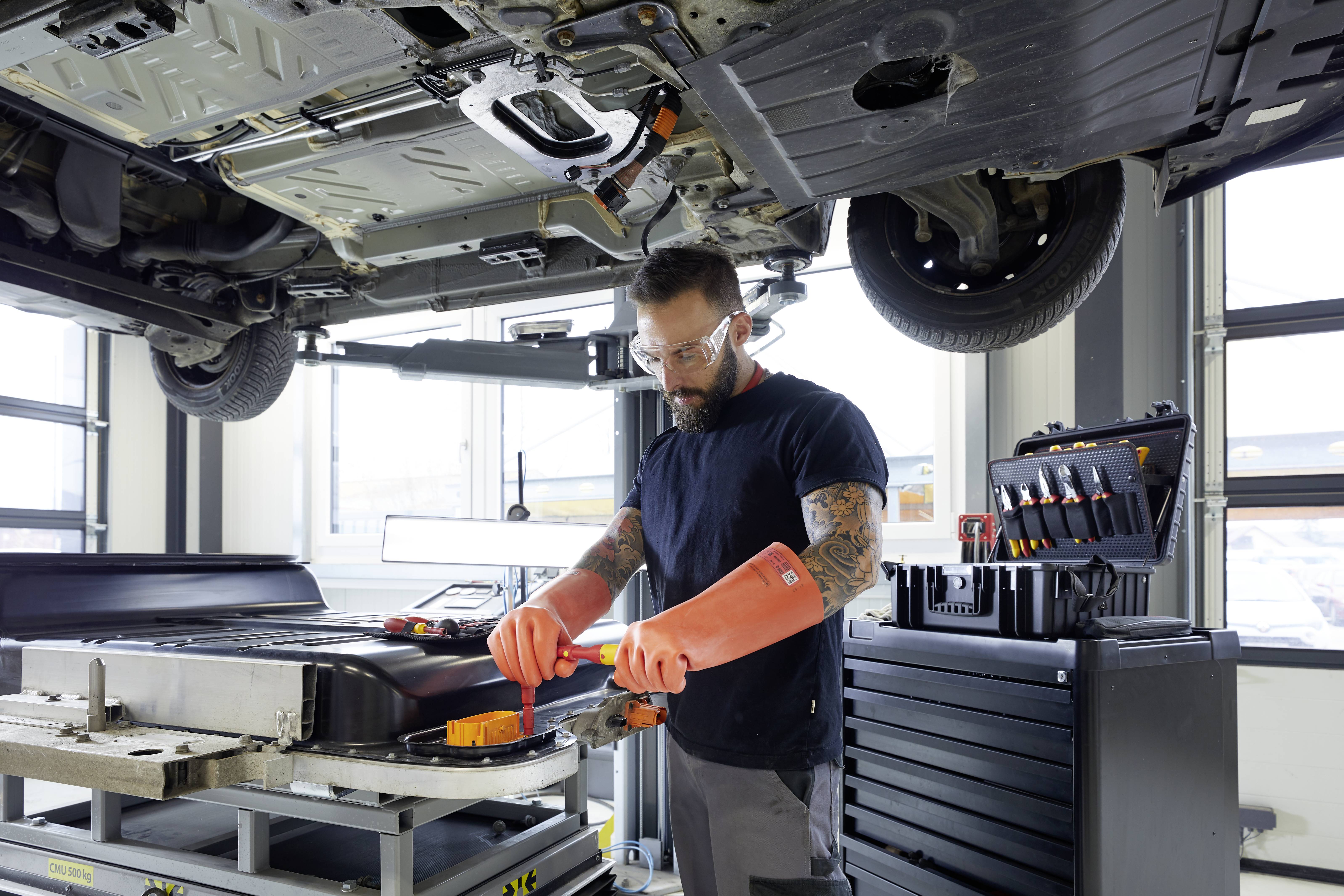 Wiha 44198 Handwerker, Profi, VDE Werkzeugkoffer bestückt 77teilig (L x B x H) 525 x 430 x 225mm