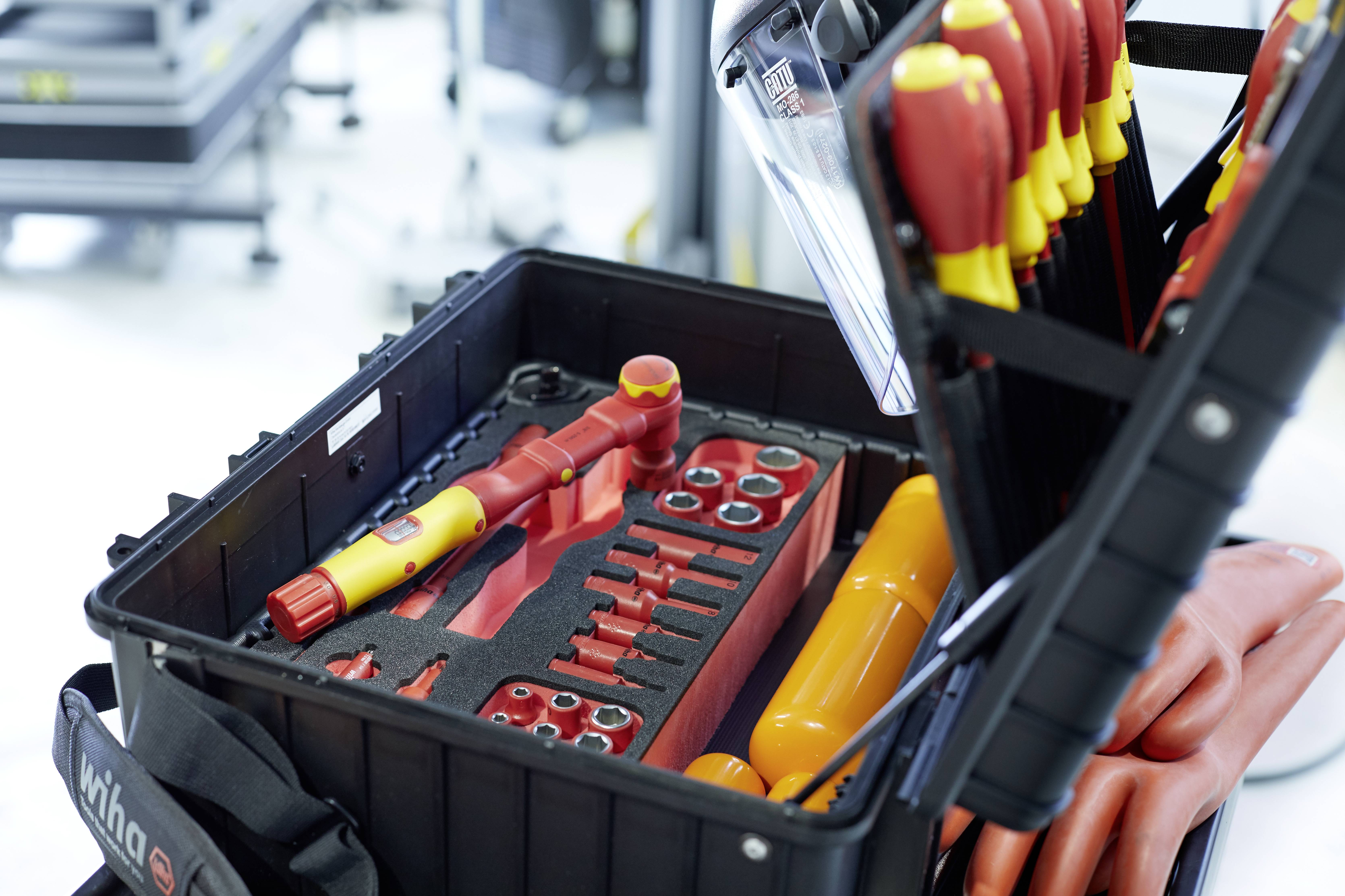 Wiha 44198 Handwerker, Profi, VDE Werkzeugkoffer bestückt 77teilig (L x B x H) 525 x 430 x 225mm