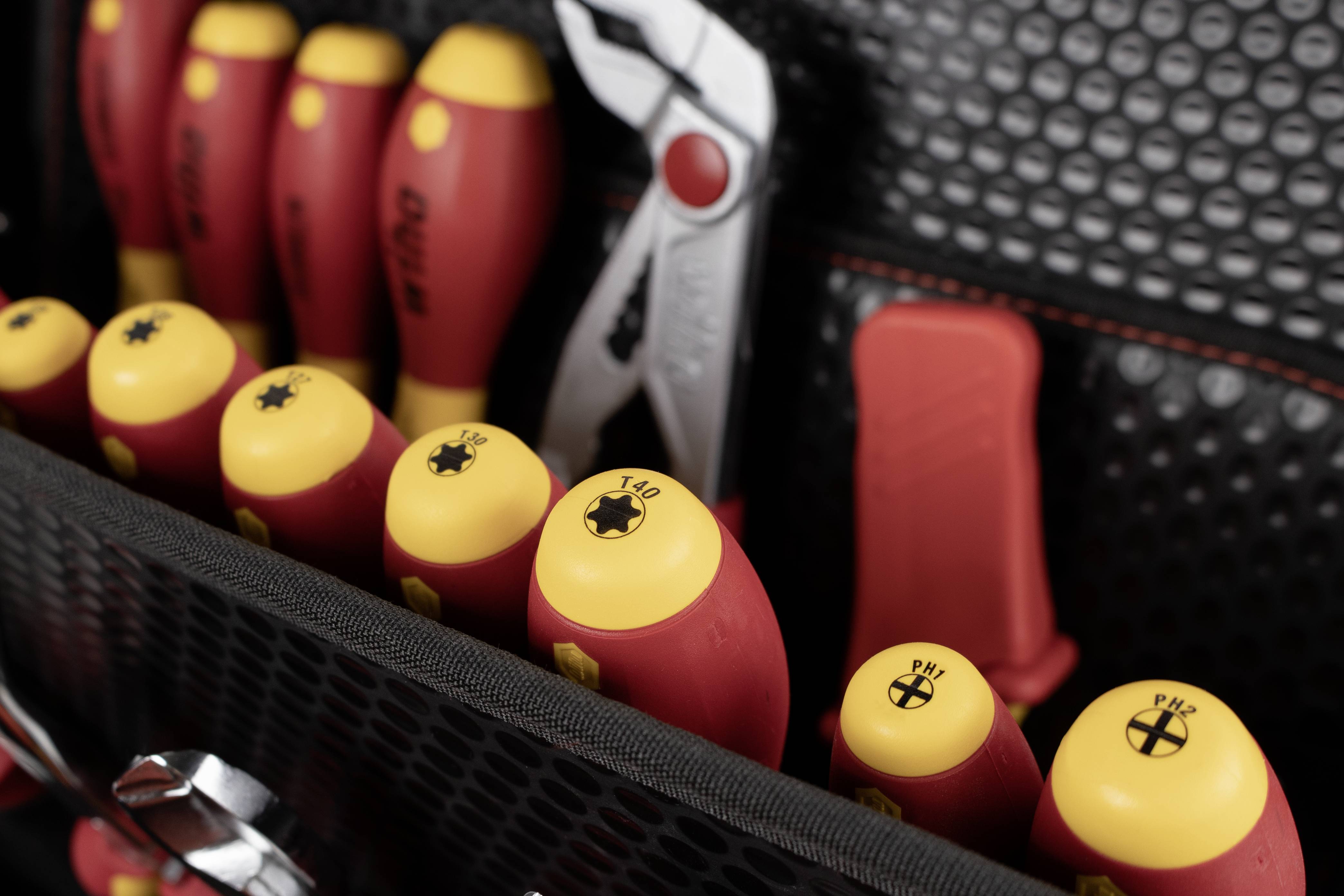 Wiha 44198 Handwerker, Profi, VDE Werkzeugkoffer bestückt 77teilig (L x B x H) 525 x 430 x 225mm