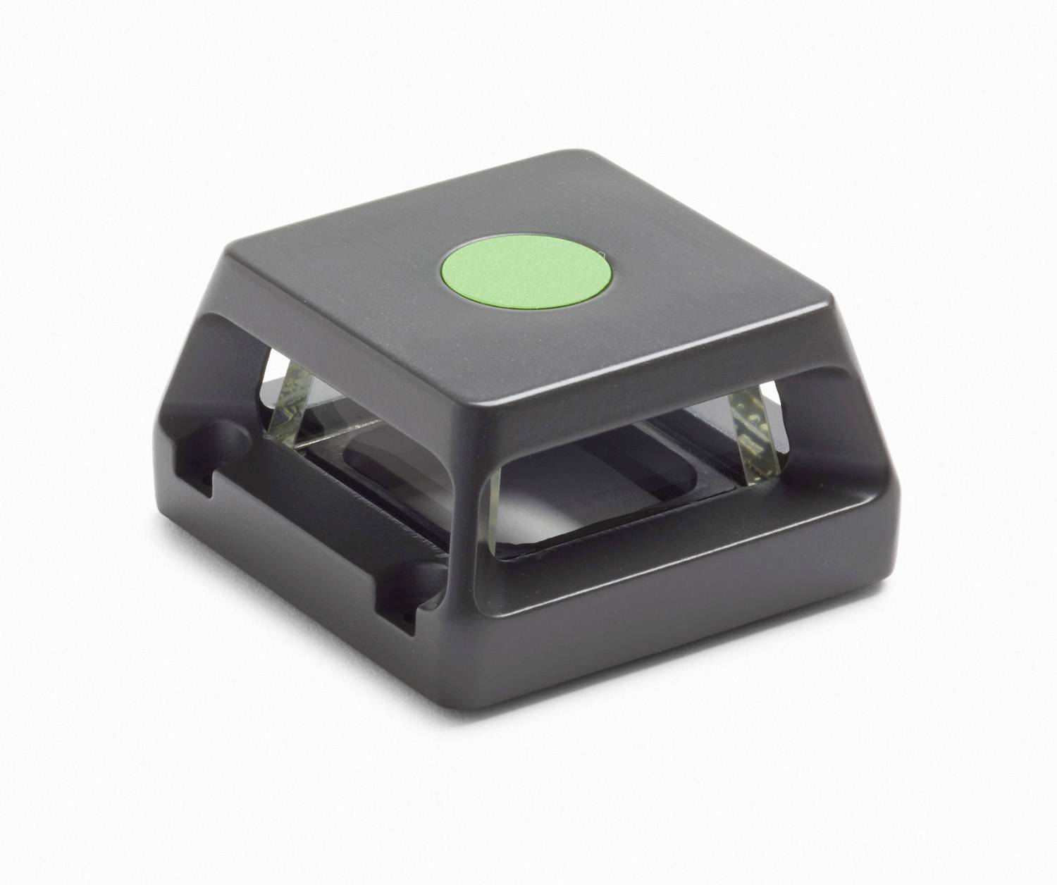 Ein schwarzes elektronisches Gerät mit einem grünen Knopf oben. Es hat offene Seiten, die interne Komponenten sichtbar machen.