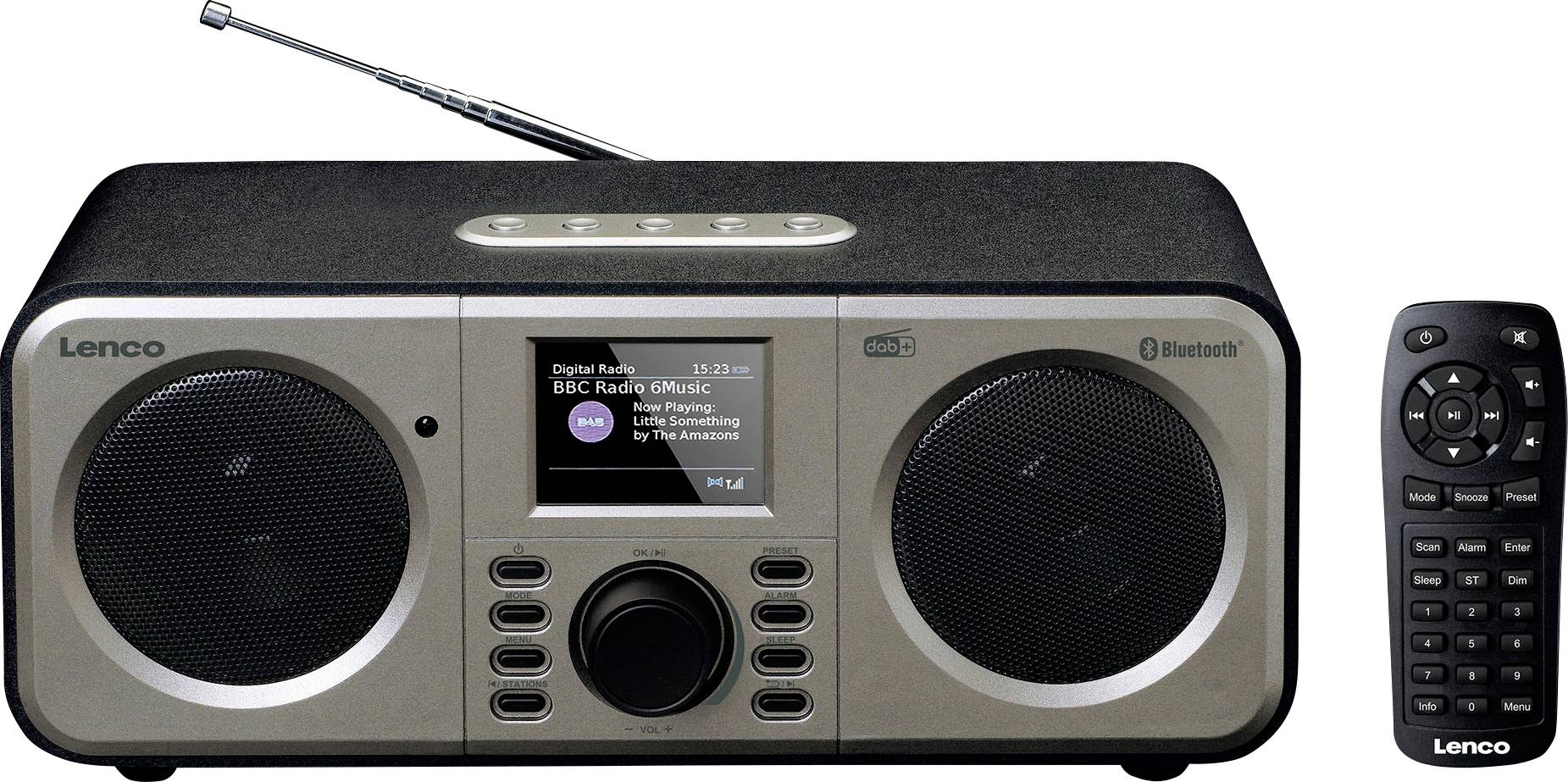 'Lenco Radio mit zwei Lautsprechern, Display zeigt 'BBC Radio Music'', Fernbedienung rechts daneben.