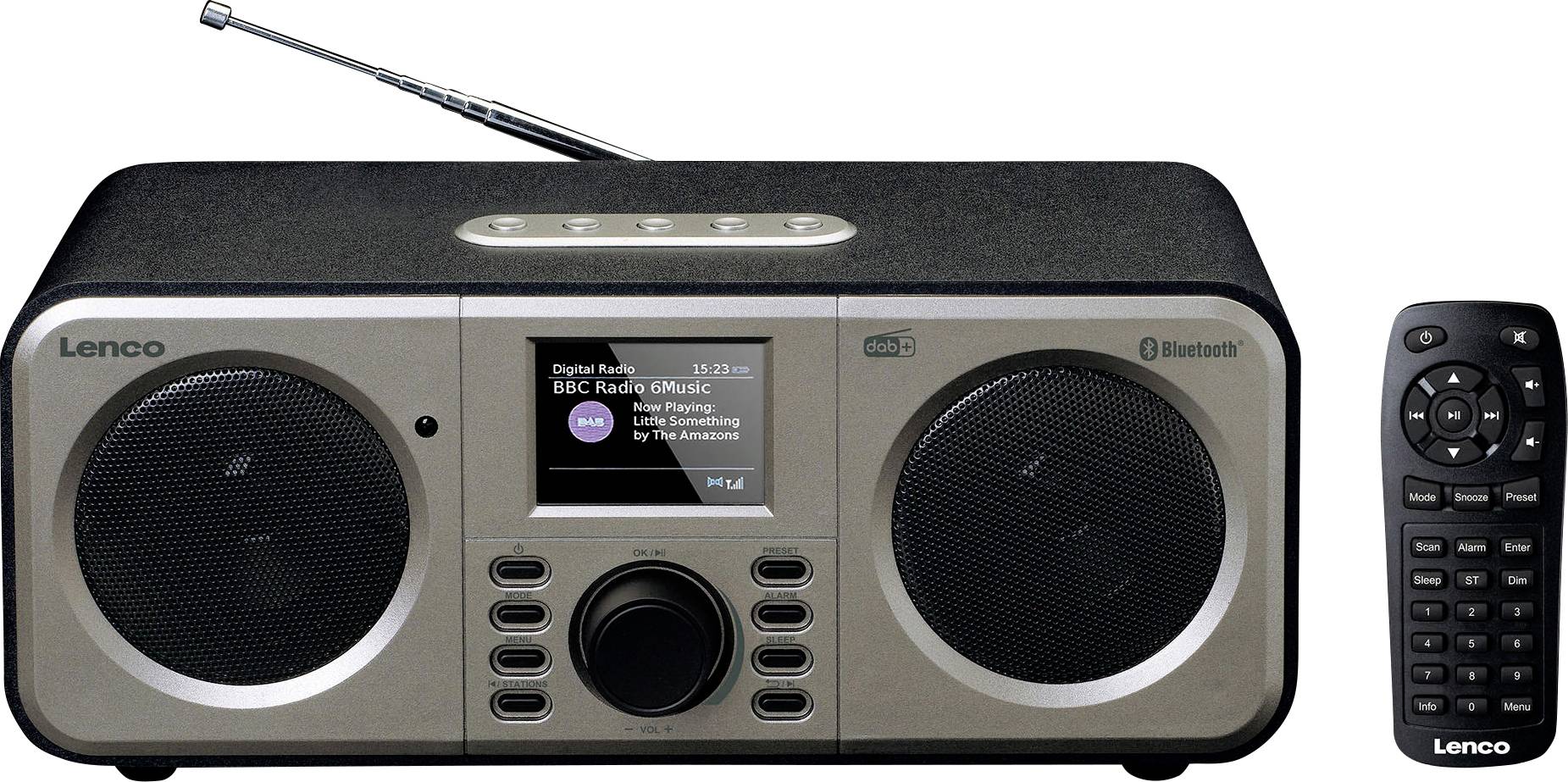 Radio mit Lautsprecher und Display, zeigt 'BBC Radio Music' an. Fernbedienung daneben. DAB+, Bluetooth-Funktion.