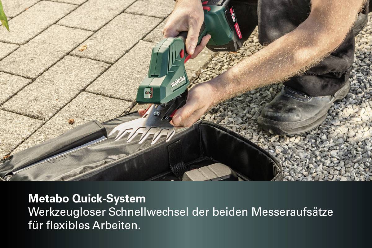 Person verwendet akkubetriebenes Werkzeug zum Auswechseln eines Aufsatzes. Text: 'Metabo Quick-System - Werkzeugloser Schnellwechsel der beiden Messeraufsätze für flexibles Arbeiten.'