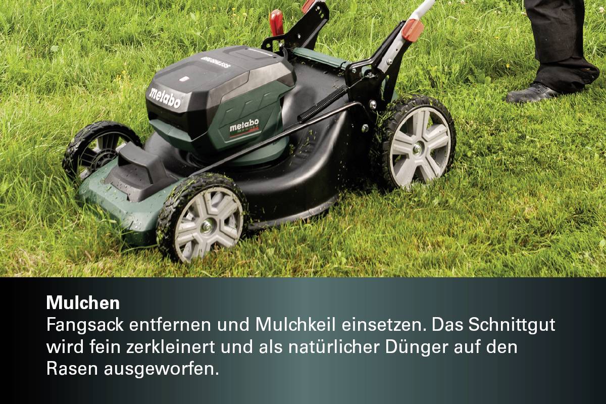 Ein Rasenmäher steht auf Gras. Text beschreibt, dass beim Mulchen das Schnittgut ohne Fangsack als natürlicher Dünger auf den Rasen fällt.