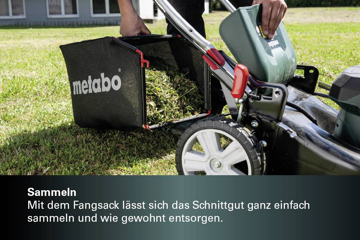 Rasenmäher mit abnehmbarem Fangsack voller Grasschnitt. Beschriftung erklärt einfache Entsorgung von Schnittgut.