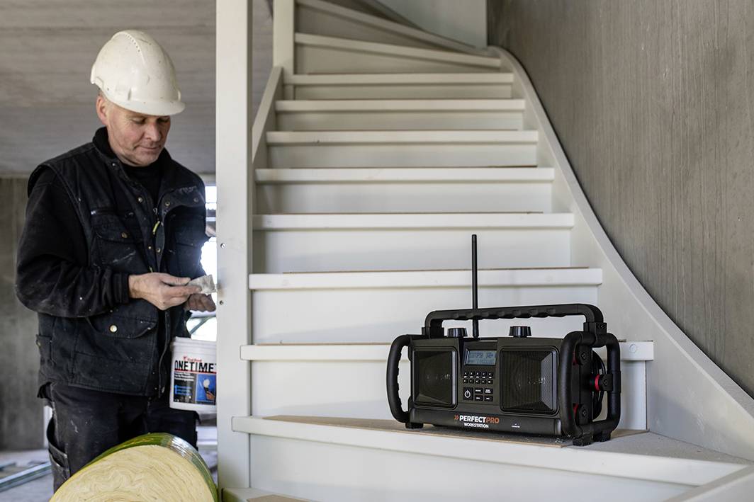 PerfectPro WORKSTATION Baustellenradio UKW, DAB+ Bluetooth®, AUX Akku-Ladefunktion, Freisprechfunktion, Inkl. Mikrofon