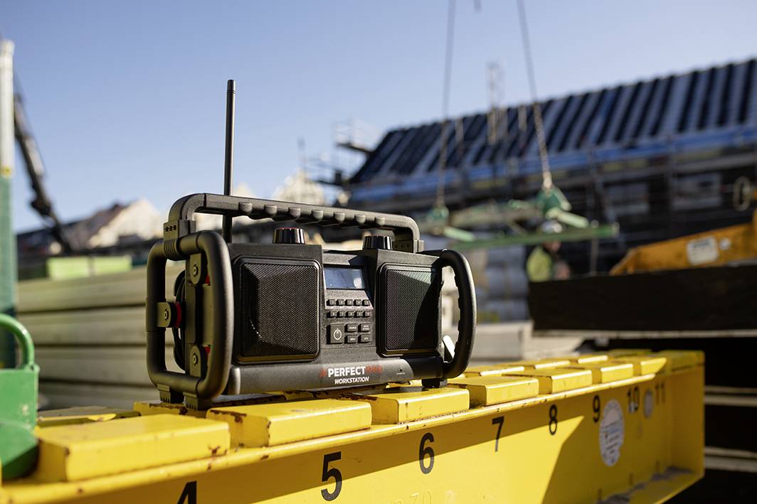 PerfectPro WORKSTATION Baustellenradio UKW, DAB+ Bluetooth®, AUX Akku-Ladefunktion, Freisprechfunktion, Inkl. Mikrofon