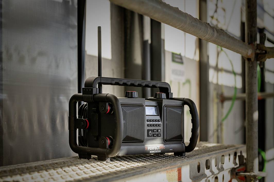 PerfectPro WORKSTATION Baustellenradio UKW, DAB+ Bluetooth®, AUX Akku-Ladefunktion, Freisprechfunktion, Inkl. Mikrofon