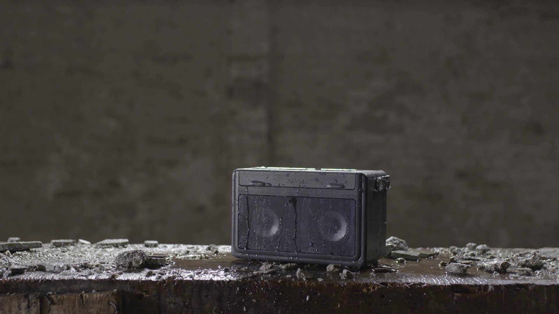 PerfectPro AUDISSE Baustellenradio Internet, DAB+, UKW Bluetooth®, AUX, WLAN, Internetradio Spotify, spritzwassergeschützt