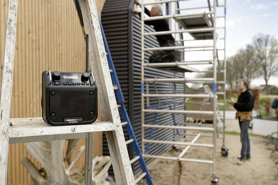 PerfectPro DABPRO Baustellenradio DAB+, UKW AUX, Bluetooth® stoßfest, spritzwassergeschützt, staubdicht Schwarz