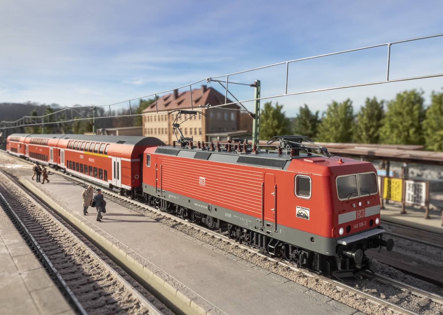 Märklin 037425 Elektrolokomotive Baureihe 143 der DB AG