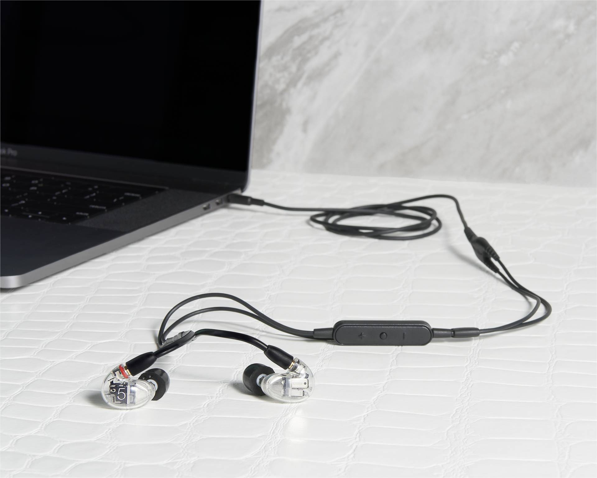 Shure AONIC 5 In Ear Kopfhörer kabelgebunden Transparent