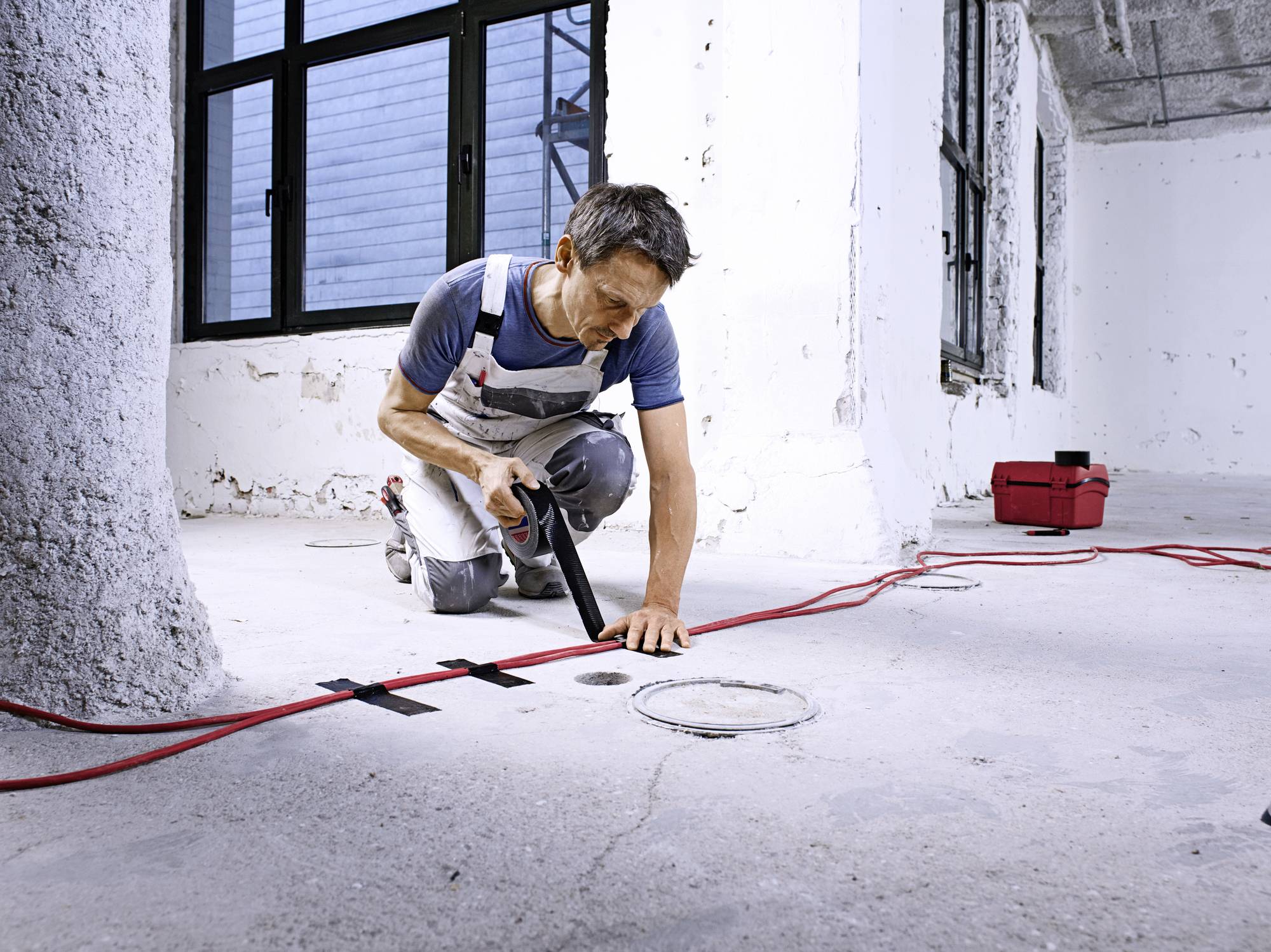 tesa STRONG 04662-00194-01 Gewebeklebeband tesa® Professional Schwarz (L x B) 50 m x 48 mm 1 St.