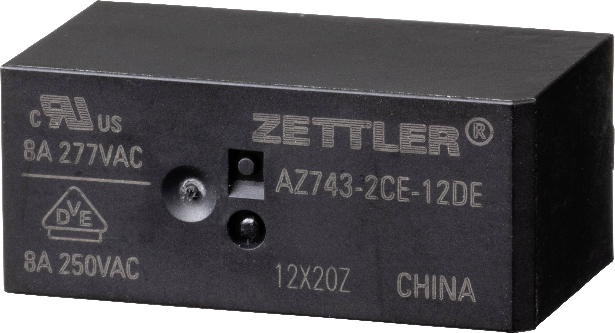 Ein schwarzes Relais mit der Aufschrift 'Zettler'. Beschriftungen: 8A 277VAC, 8A 250VAC, Modell AZ743-2CE-12DE, Herkunft China.