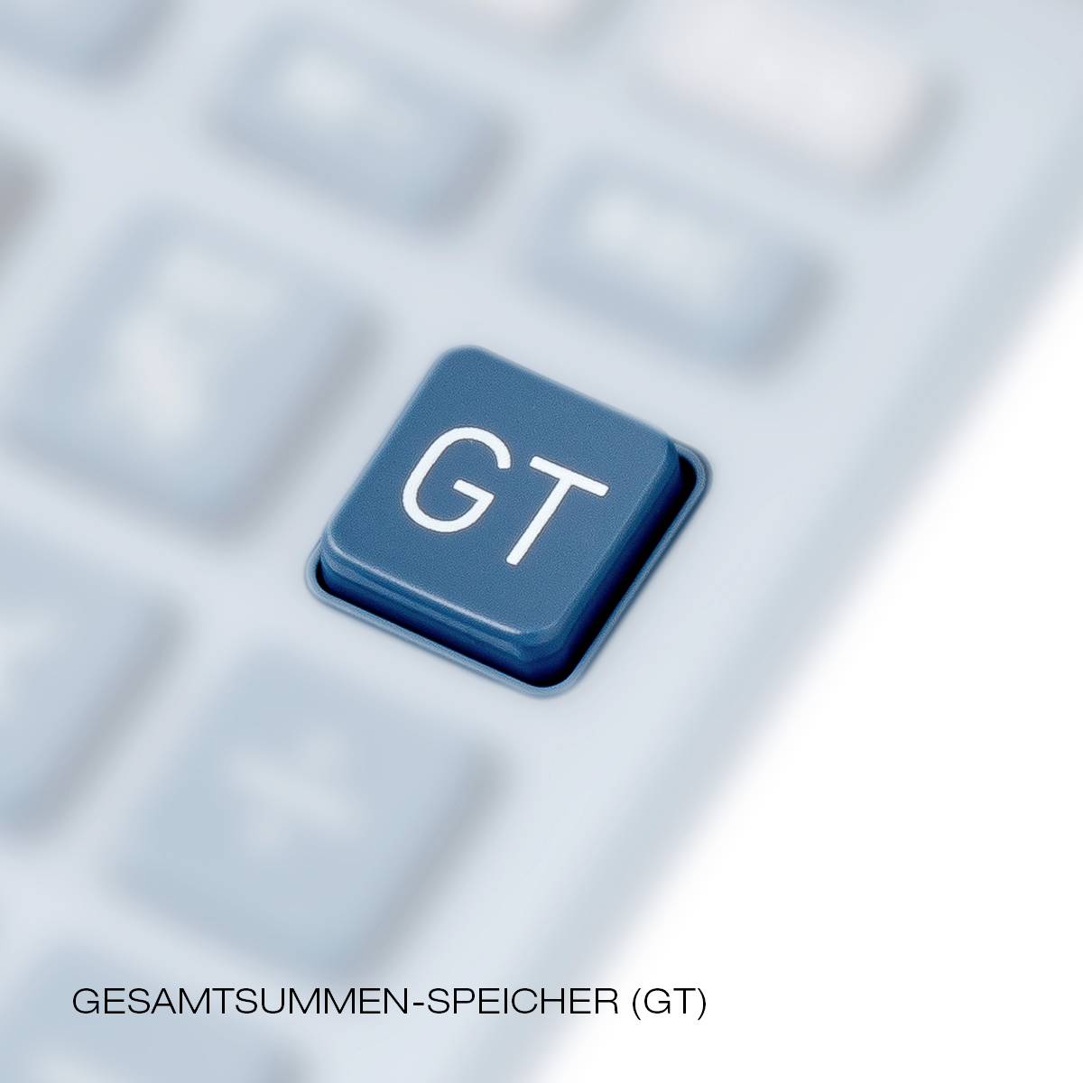 Taschenrechner mit Fokus auf die GT-Taste, die für Gesamtsummen-Speicher steht.