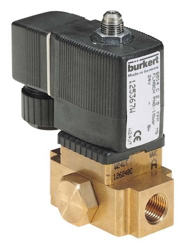 Ein elektromagnetisches Ventil mit Anschlussgewinde aus Metall, schwarzem Gehäuse und elektrischem Anschluss oben.