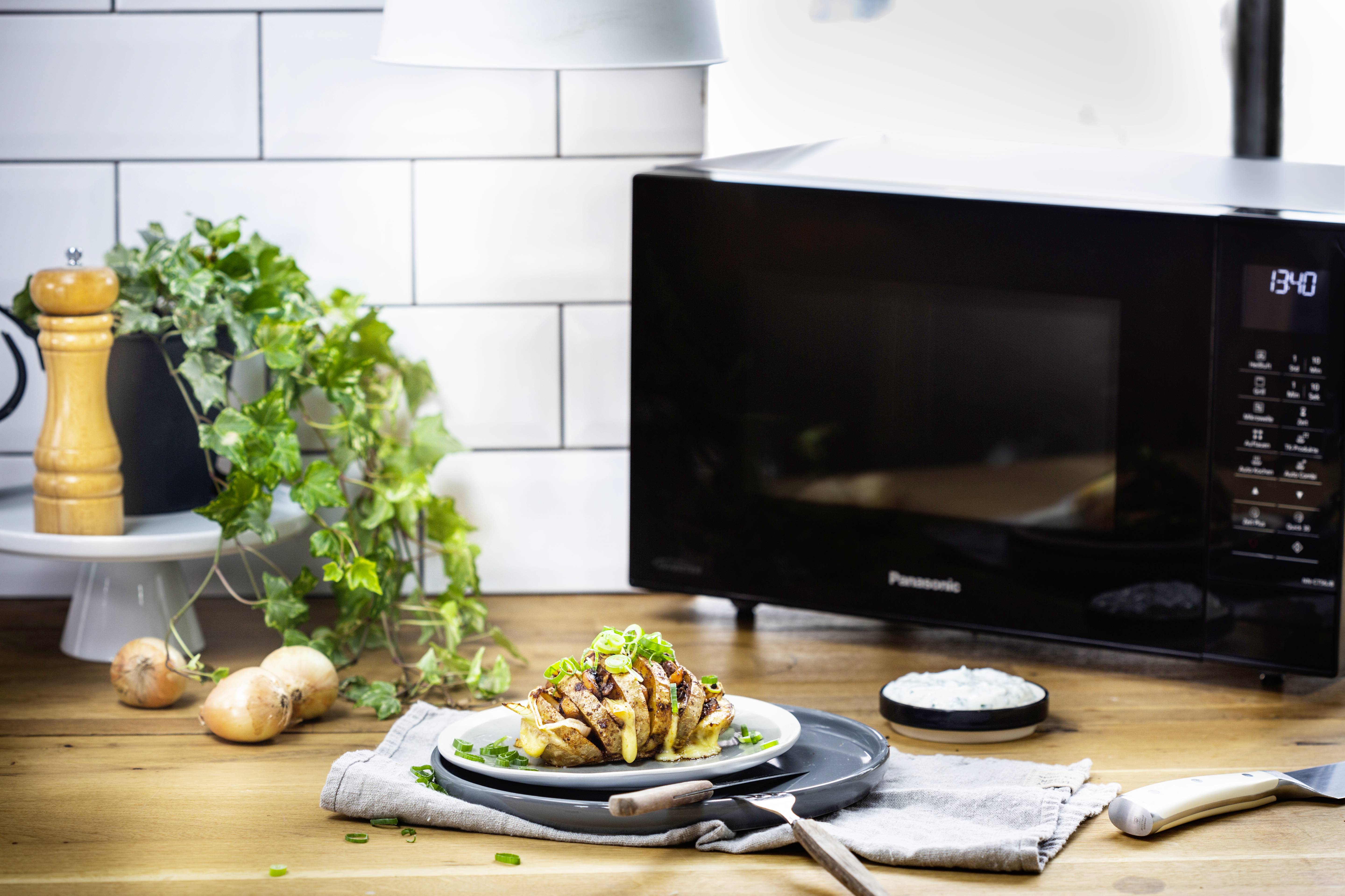 Panasonic NN-CT56JBGPG Mikrowelle Schwarz 1000 W Grillfunktion