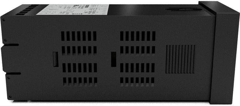 Ein schwarzes elektrisches Gerät mit Lüftungsschlitzen, liegend auf der Seite. Oben ist ein Etikett mit technischen Informationen sichtbar.