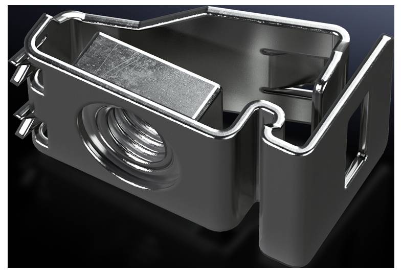 Metallclip mit rechteckiger Form und Gewindeloch in der Mitte, auf schwarzem Hintergrund. Exakte Verwendungszwecke oder Befestigungselemente sind nicht erkennbar.