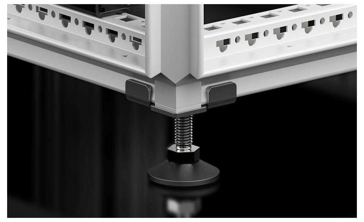 Nahaufnahme eines Metallschrankes mit einstellbarem Standfuß. Zeigt die robusten Eckverbindungen und die stabilen Halterungen.