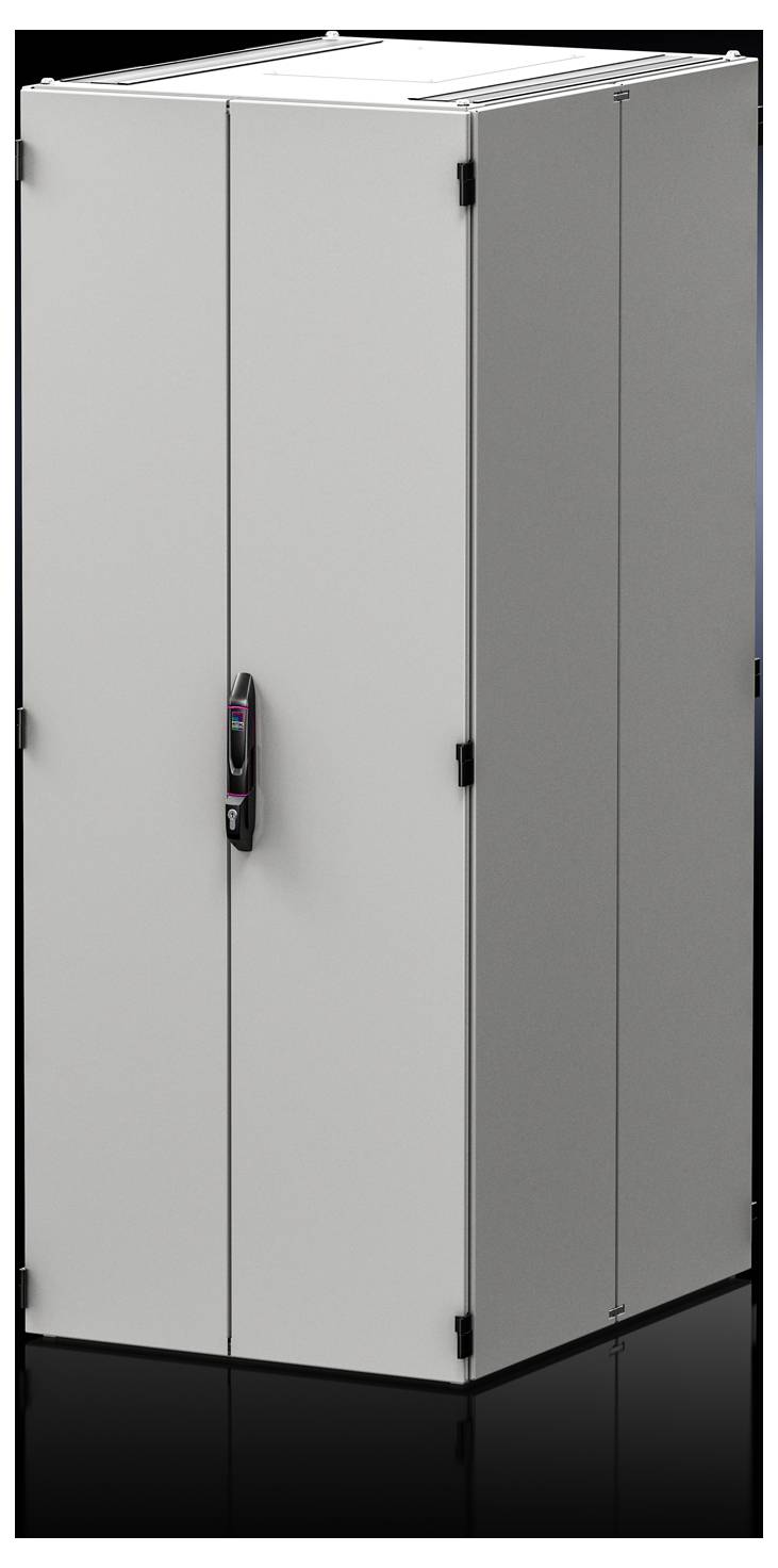 Ein grauer Metallschrank mit schwarzem Griff, stehend auf einem glänzenden schwarzen Boden. Schrank eignet sich zur Aufbewahrung.