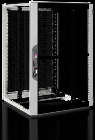 Ein leeres schwarzes Server-Rack mit transparenten Türen steht in einem Raum. Geeignet zur Unterbringung von IT-Geräten und Kabeln.