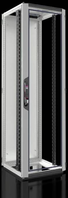 Server-Rack-Gehäuse, leer, schwarz und silber, aufrecht stehend auf schwarzem Hintergrund. Eignet sich zur Unterbringung von IT-Komponenten.