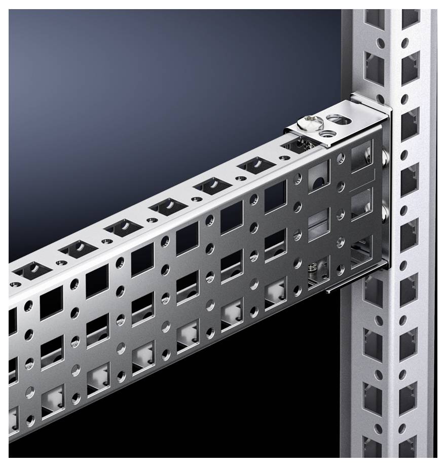 Ein silbernes, perforiertes Metallsystem in einem rechtwinkligen Aufbau. Es zeigt stabilisierende Metallstreben mit Befestigungselementen.