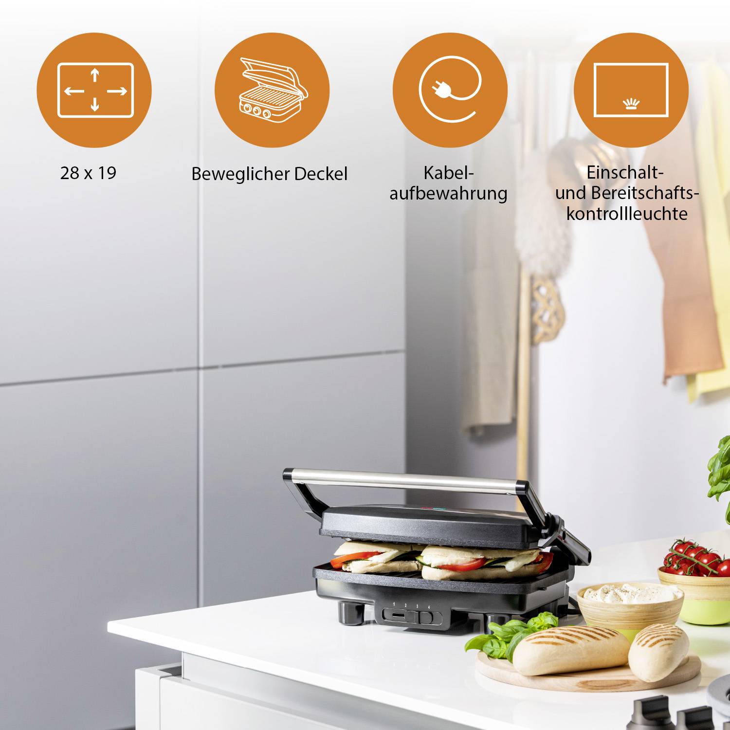 Elektrogrill mit beweglichem Deckel und 28 x 19 cm Fläche, Kabelaufbewahrung, Einschalt- und Bereitschaftsanzeige. Sandwiches im Grill.