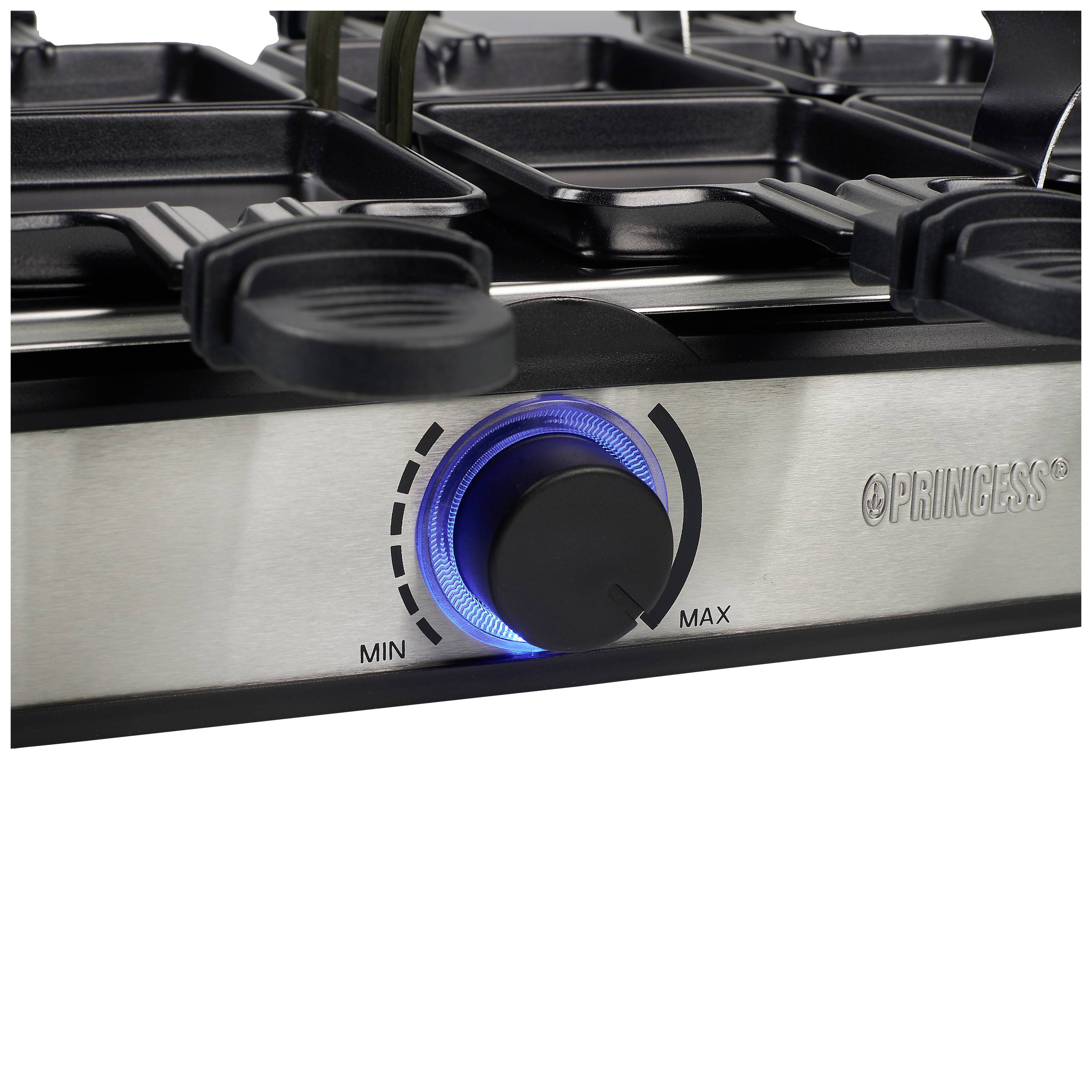 Ein Silberknopf an einem Küchengerät mit blauem Licht zeigt zwischen 'Min' und 'Max' an. Es ist auf einem Metallgehäuse montiert.