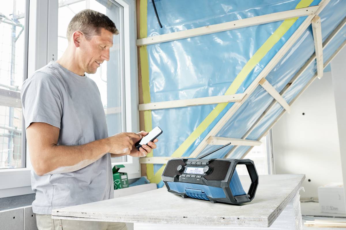 Bosch Professional GPB 18V-2 SC DAB+ Baustellenradio DAB+, UKW Bluetooth®, AUX spritzwassergeschütz