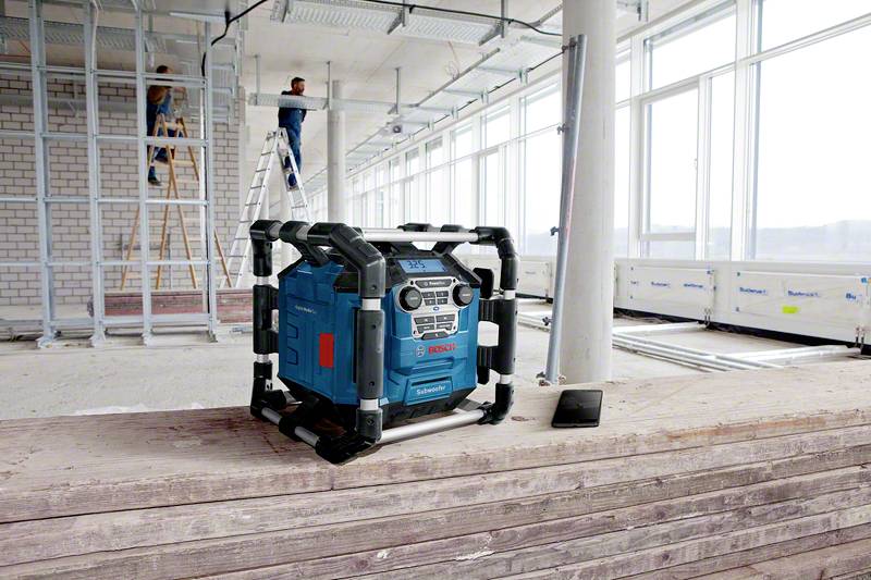 Bosch Professional GPB 18V-5 C Baustellenradio UKW Bluetooth®, AUX spritzwassergeschützt