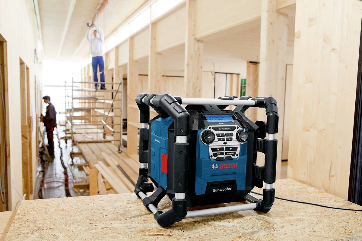 Bosch Professional GPB 18V-5 SC DAB+ Baustellenradio DAB+, UKW Bluetooth®, AUX spritzwassergeschützt