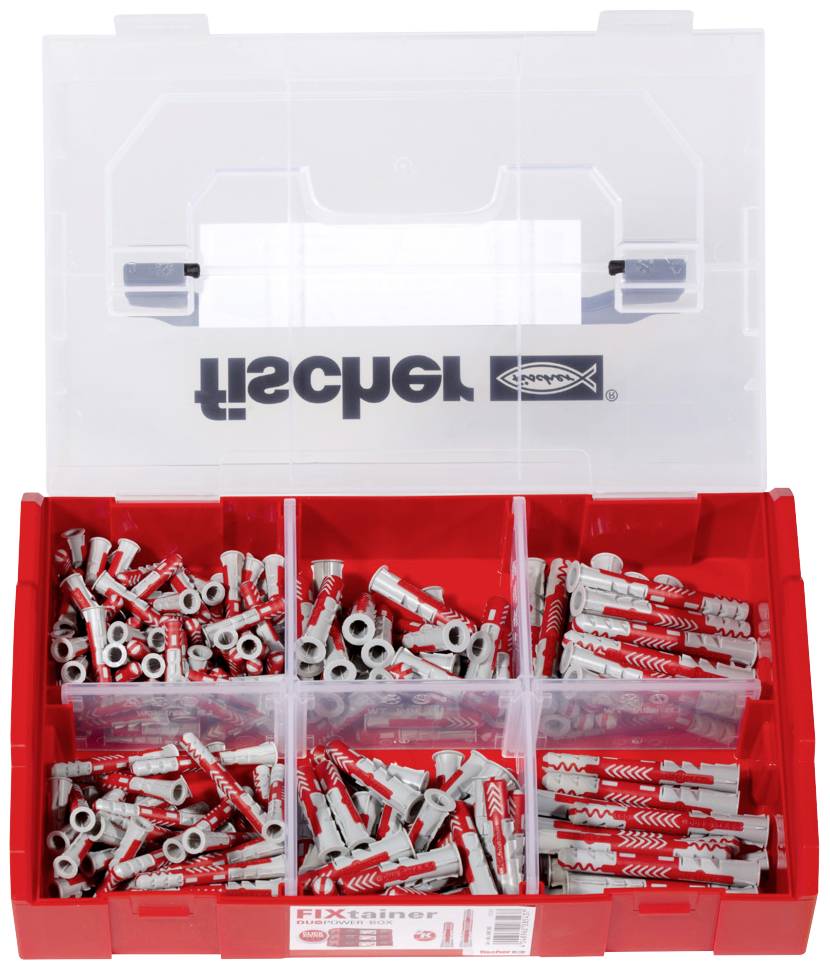 Ein offener, roter Kunststoffkasten mit verschiedenen grauen und roten Dübeln. Der Deckel zeigt das Logo einer bekannten Dübelmarke.