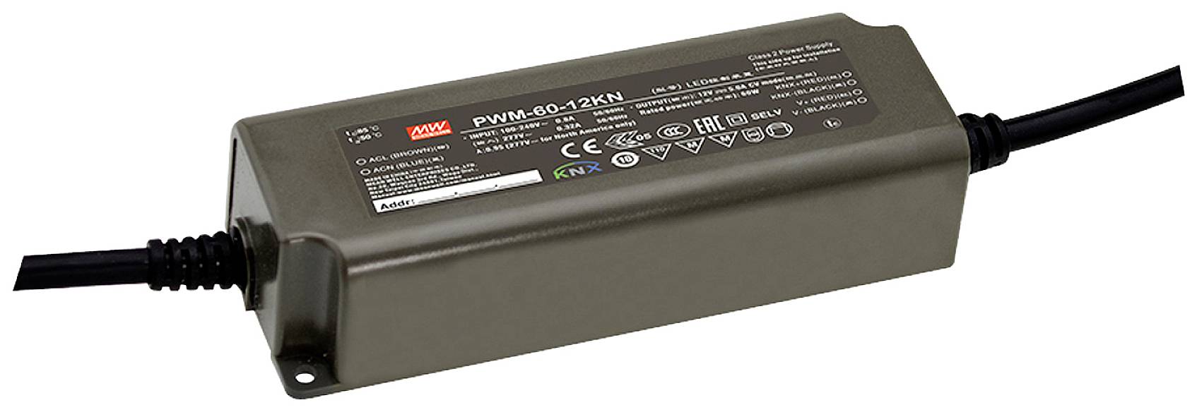 Ein Netzteil mit mehreren technischen Spezifikationen aufgedruckt, einschließlich Sicherheitszertifizierungen und elektrischer Details.