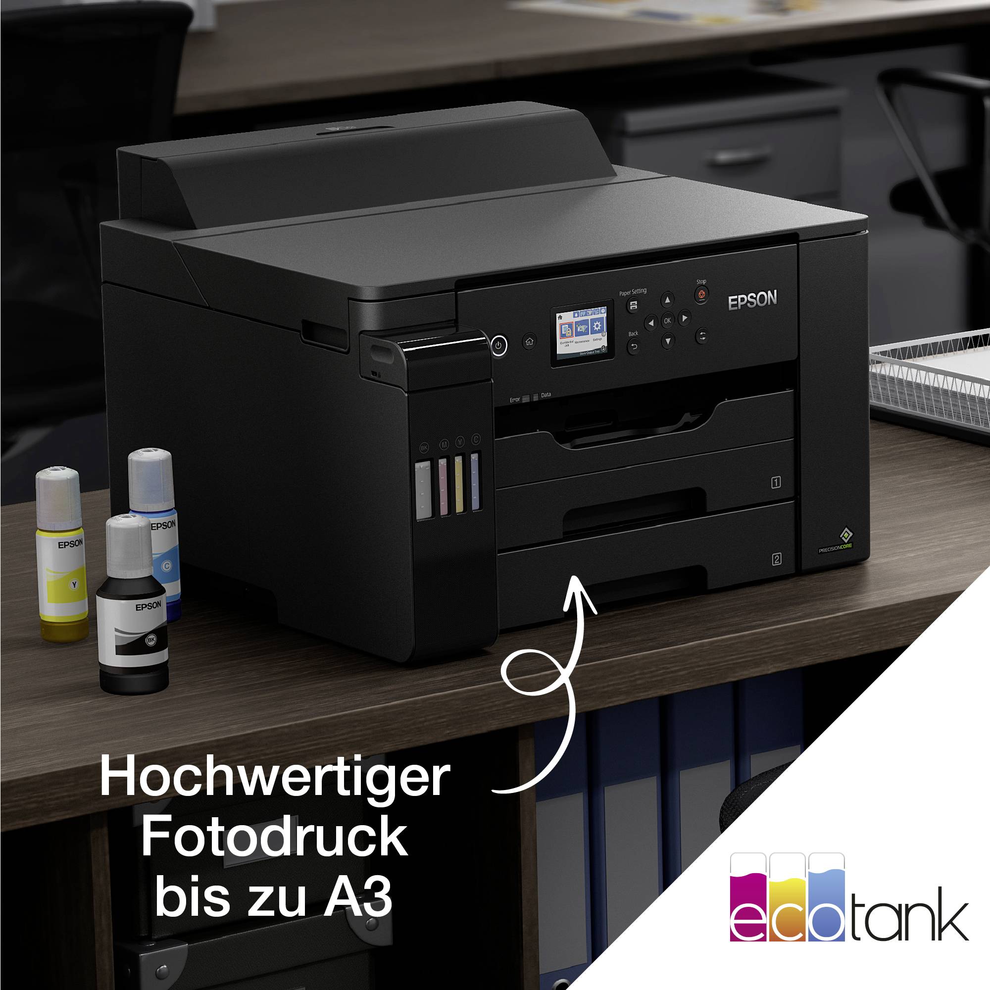 Hochwertiger Schwarzdrucker mit Tintenpatronen auf einem Bürotisch, beschriftet mit 'Hochwertiger Fotodruck bis zu A3'.
