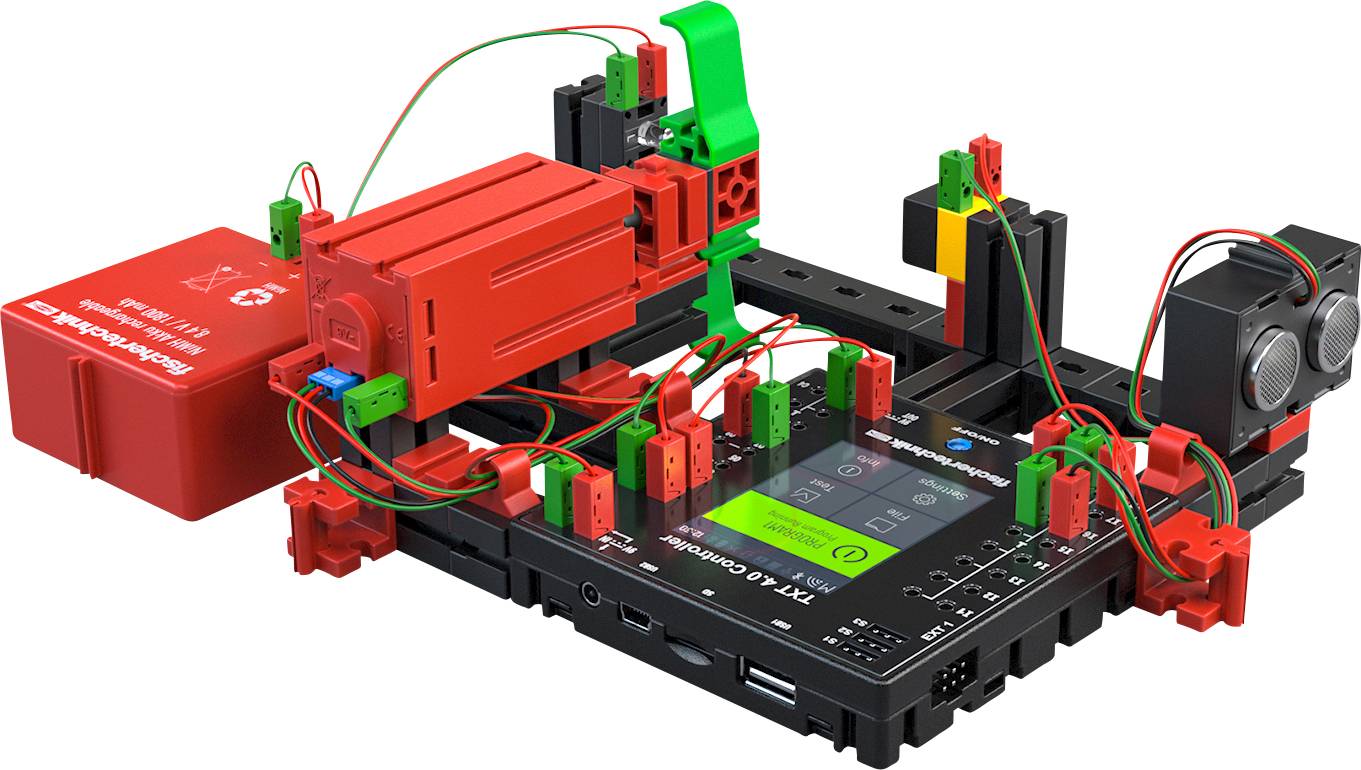 Ein Roboterbausatz mit Elektronikkomponenten und bunten Kabeln, bereit für Programmierung. Hauptkomponenten sind modular verbunden.