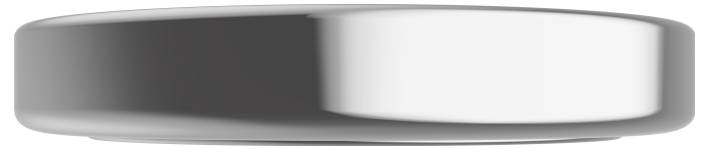 Ein silberner, zylindrischer Gegenstand mit glatter Oberfläche; sieht aus wie ein großer Knopf oder ein Deckel.