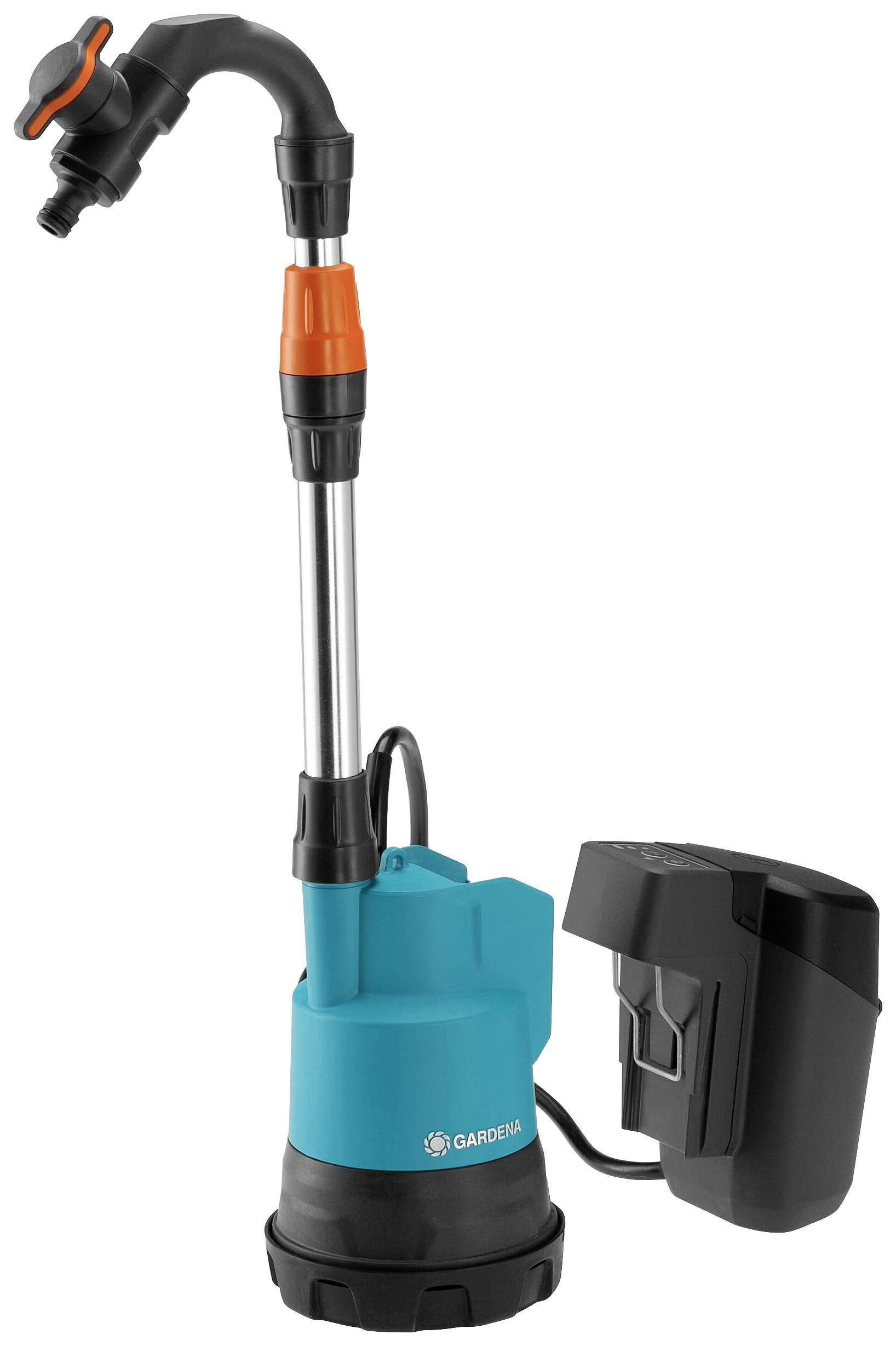 Eine blaue Gardena-Wassertauchpumpe mit schwarzem und orangefarbenem Griff, geeignet für Gartenanwendungen.