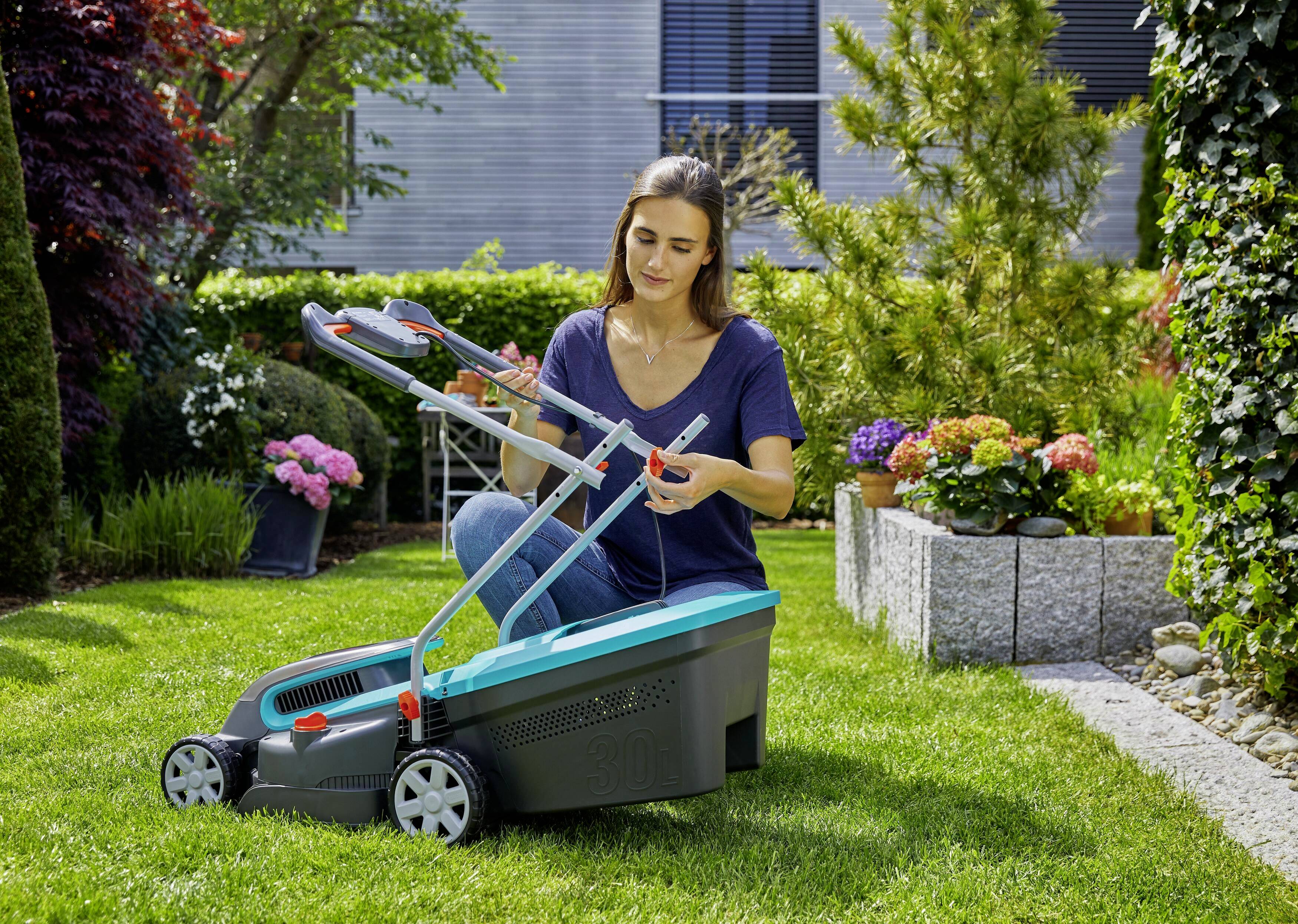GARDENA PowerMax 32/36V P4A Ready-To-Use-Set Akku Rasenmäher inkl. 2. Akku, inkl. Ladegerät, mit Ra