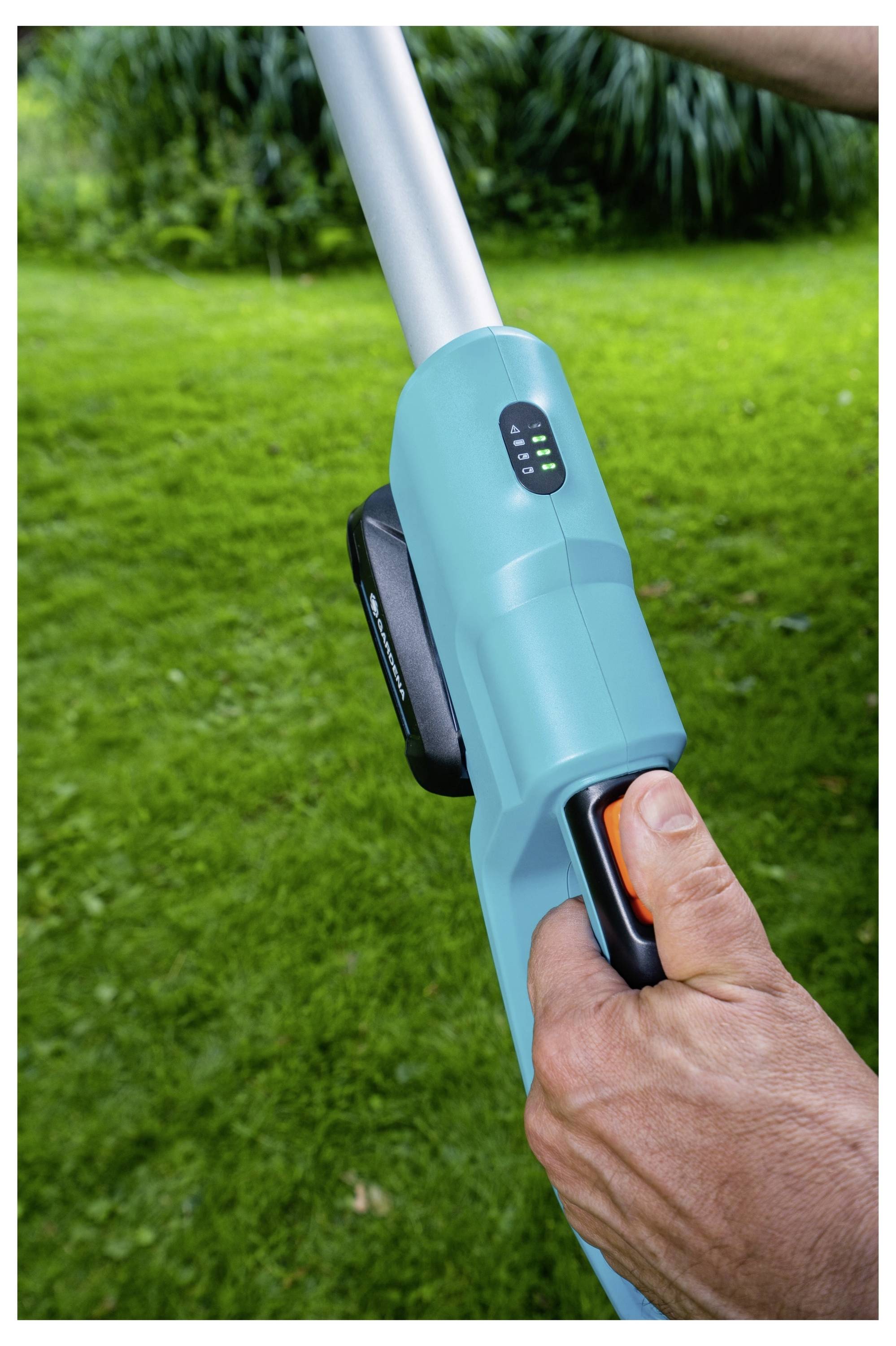 GARDENA GARDENA Akku-Teleskop-Heckenschere THS 42/18V P4A Ready-To-Use Set Akku Teleskop-Heckenschere inkl. Akku, inkl. Ladegerät 18 V Li-Ion