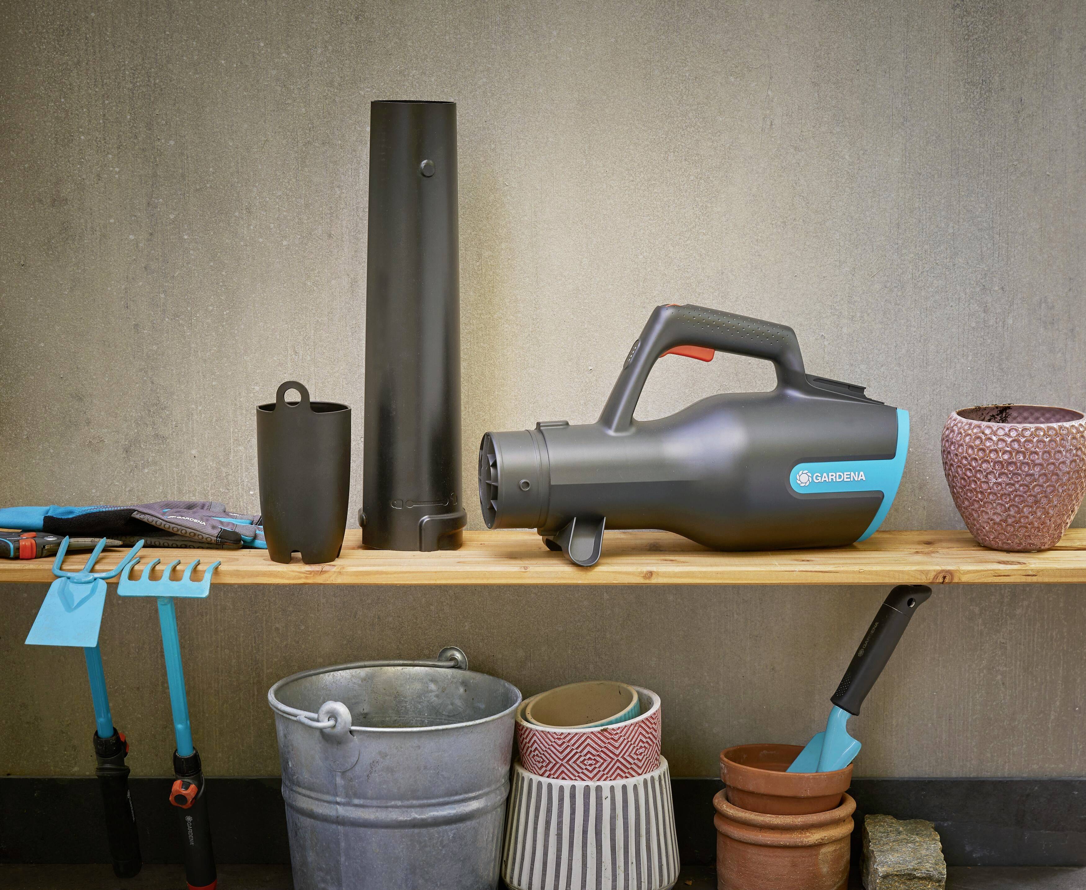 GARDENA 14890-20 PowerJet 18V P4A Ready-To-Use Set Akku Laubbläser inkl. Akku 18V