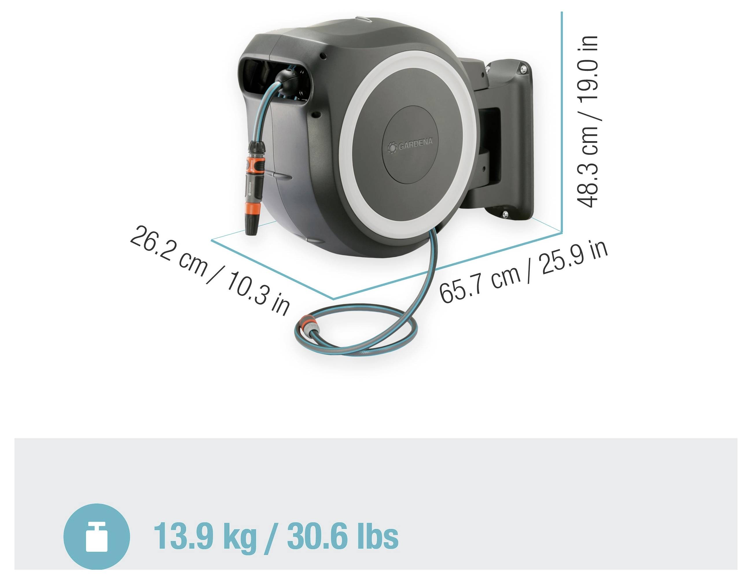 Automatische Schlauchtrommel an der Wand montiert, mit Abmessungen: 65,7 cm Länge, 48,3 cm Höhe, 26,2 cm Tiefe. Gewicht: 13,9 kg.