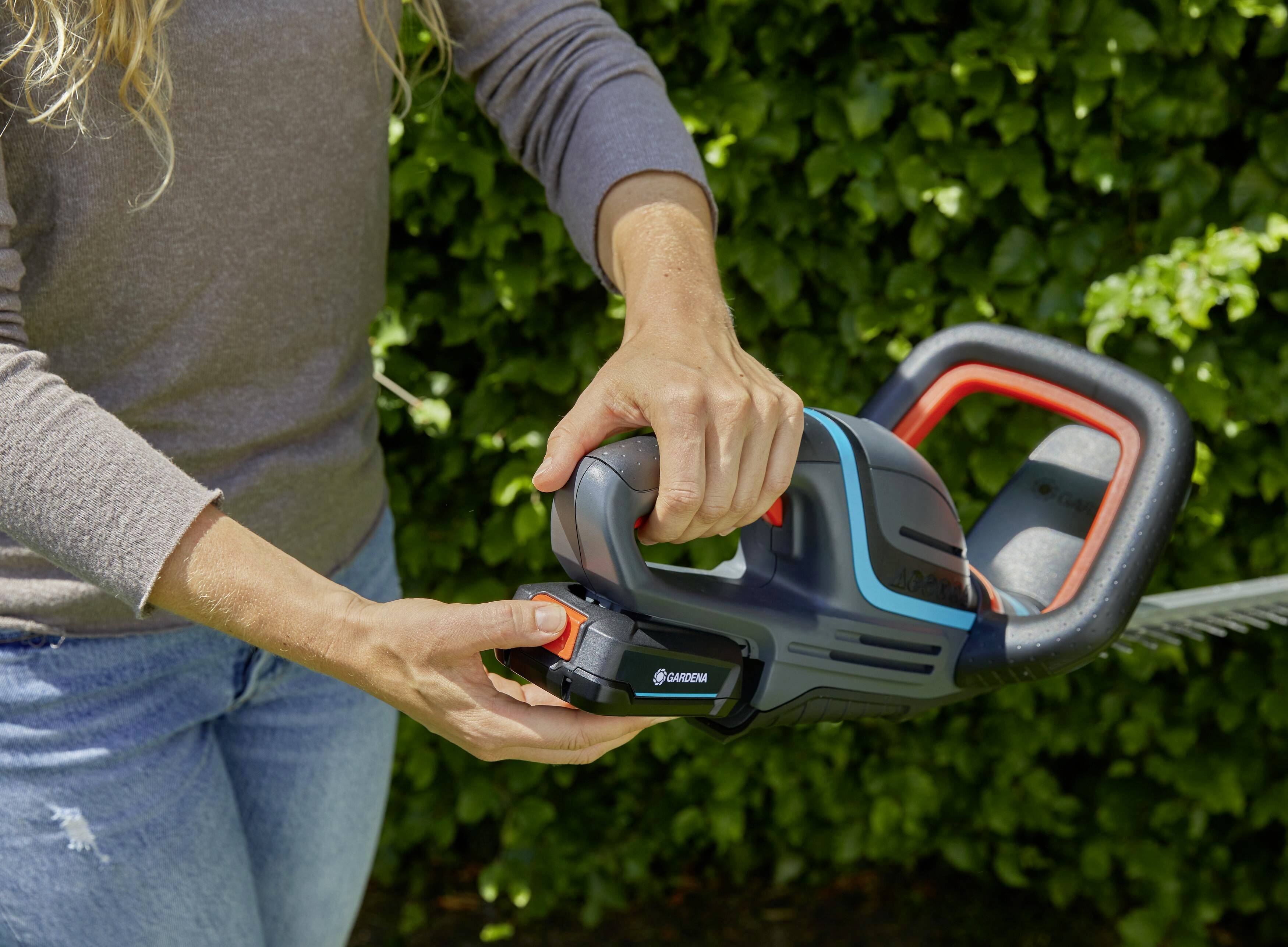 GARDENA ComfortCut 60 18V-P4A Ready-To-Use Set Akku Heckenschere inkl. Akku, inkl. Ladegerät 18V