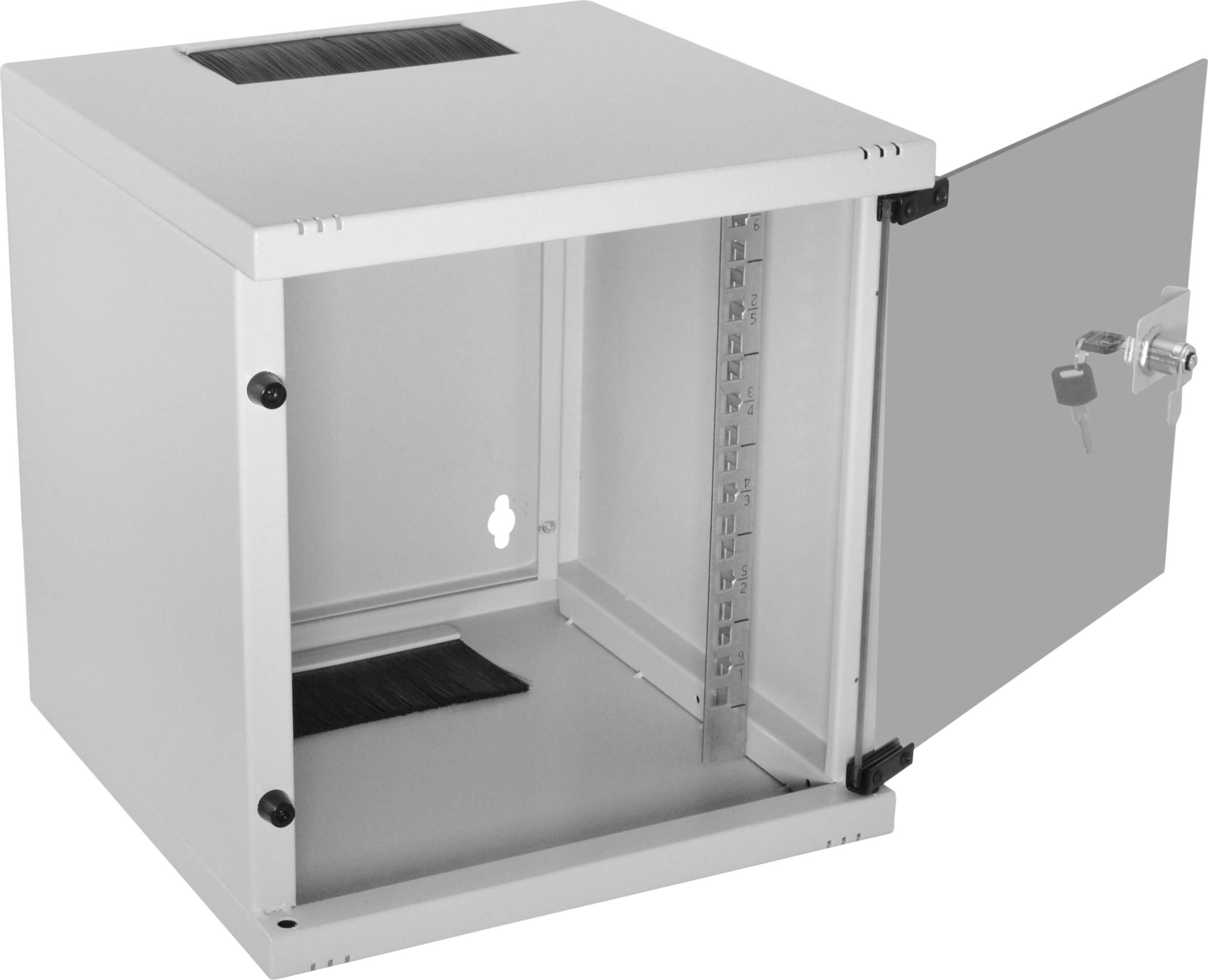 Leerer, weißer Wandschrank mit geöffneter Tür. Sichtbare Belüftungsöffnung oben und Schließmechanismus rechts mit einem Schlüsselbund.