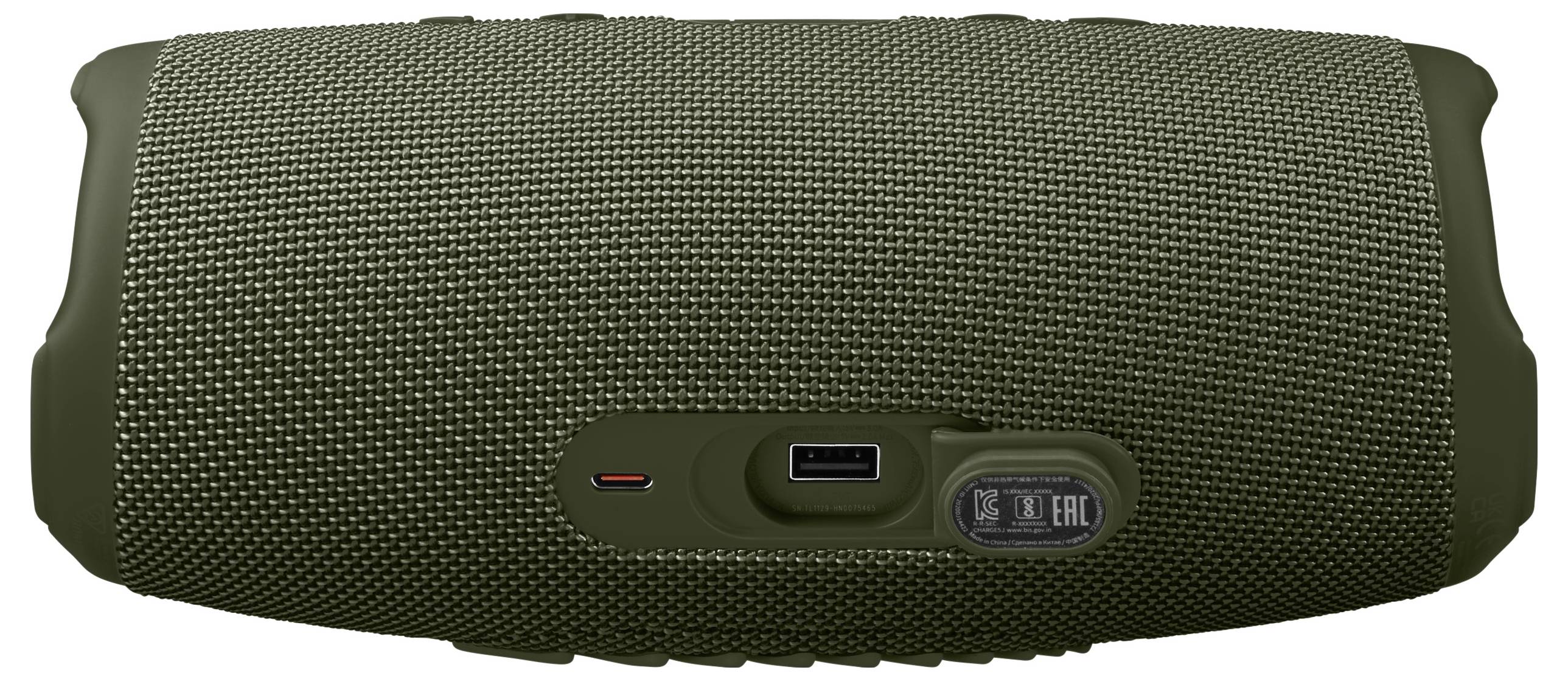 Ein tragbarer, grüner Lautsprecher mit Textiloberfläche und seitlichem USB-Anschluss. Design für Outdoor-Einsatz.