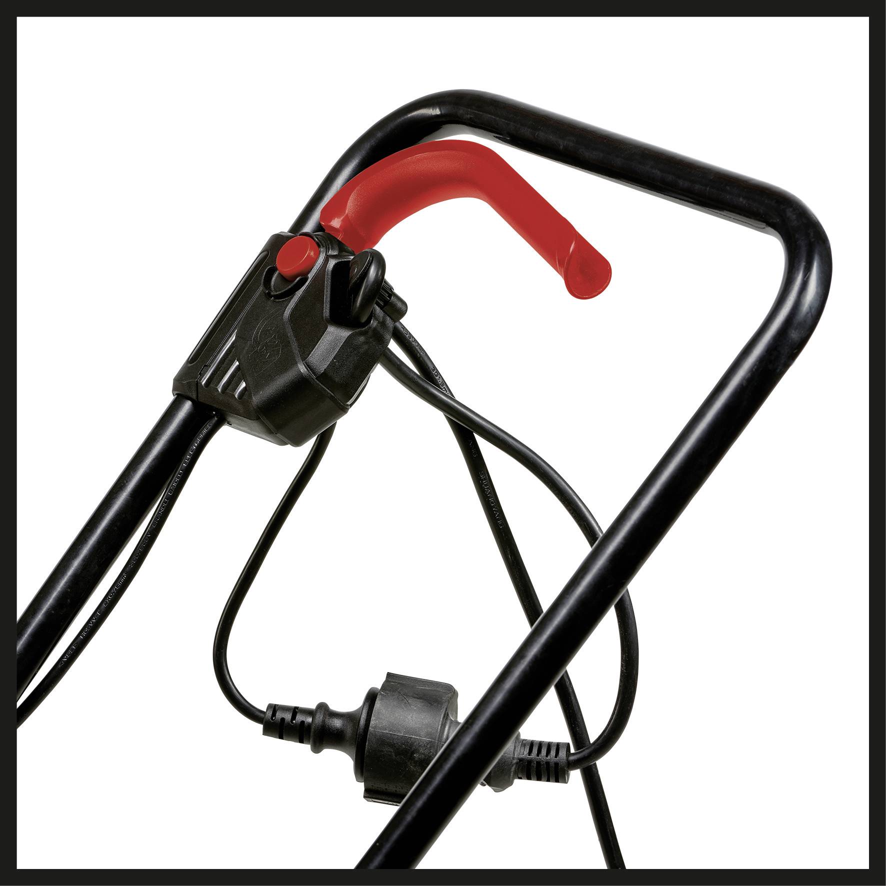 Ein schwarzes Kabel mit Stecker und rotem Haken ist um einen Metallrahmen gewickelt. Möglicher Bestandteil eines technischen Geräts.